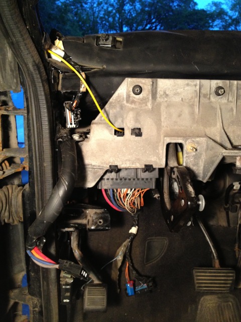 Body relay block location, removal & schematic - Blazer ... under hood fuse box diagram for 98 chevy 1500 